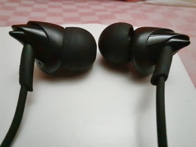 boAt BassHeads 100 in-Ear Wired Earphones Review