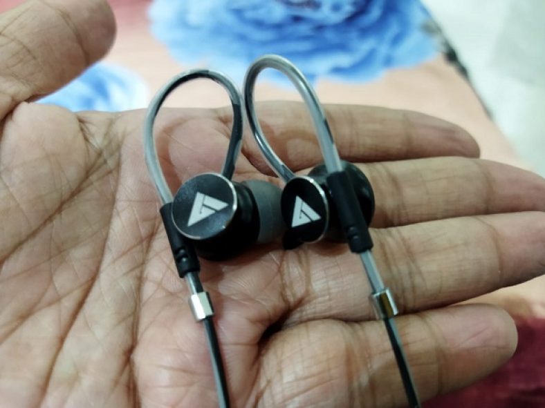 Boult Audio BassBuds Loop Earphones Review